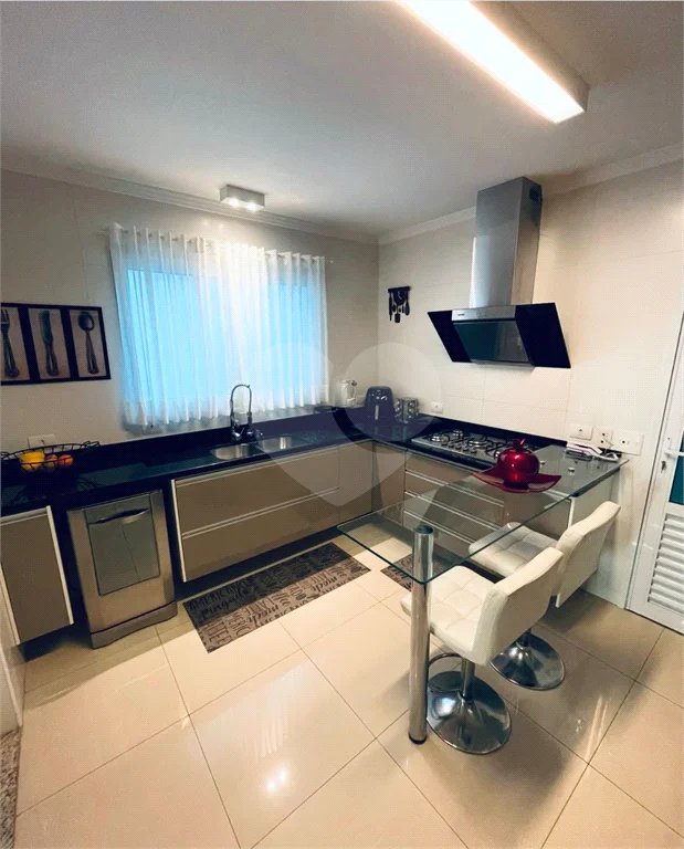 Casa para alugar com 4 quartos, sendo 2 suítes, no condomínio Floradas da Serra, São Paulo - SP