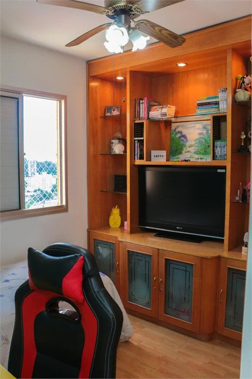 Apartamento à venda com 3 quartos, sendo 1 suíte,  em Vila Gomes, São Paulo, SP