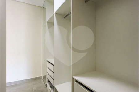 Indaiatuba - Condomínio Milano - Sobrado - 350 m² de terreno - 240 m² de área construída - 4 vagas de garagem, sendo 2 cobertas - Salas de estar e jantar integradas - 3 suítes com closet e varanda no pavimento superior - Escritório no térreo - Espaço gourmet com churrasqueira - Banheiro externo