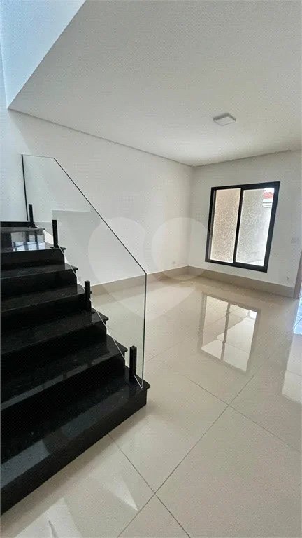 Sobrado Novinho com excelente acabamento e quintal com área gourmet e churrasqueira