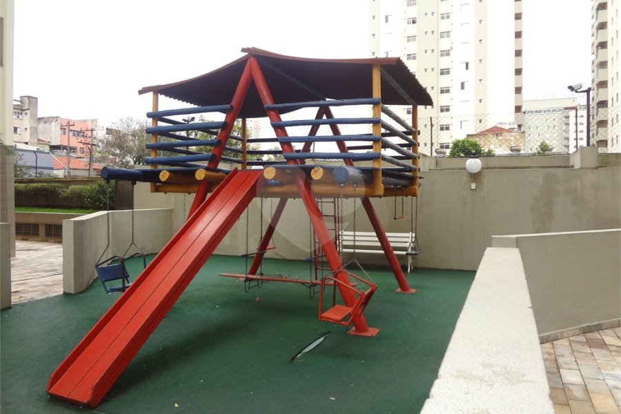 COBERTURA COM PISCINA E CHURRASQUEIRA NA CASA VERDE.