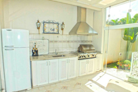 Casa à venda com 5 suítes no condomínio Vilaggio Monte Alegre, São Paulo - SP