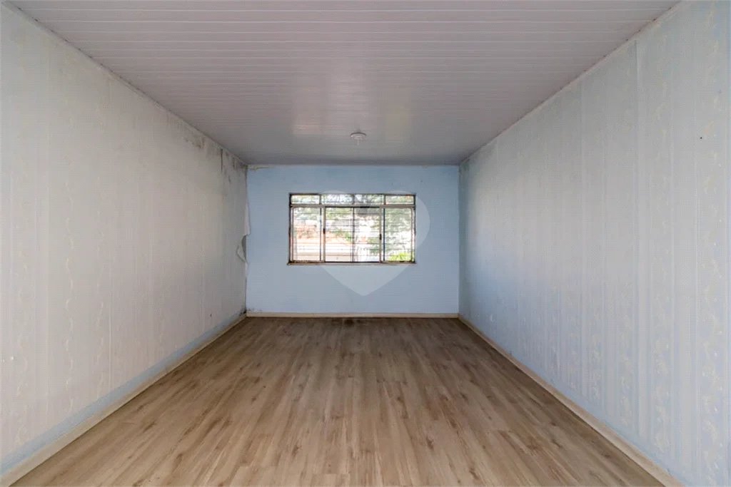 Casa à venda em Moema de 280m² com 4 dormitórios, sendo 1 suíte e 2 vagas de garagem.