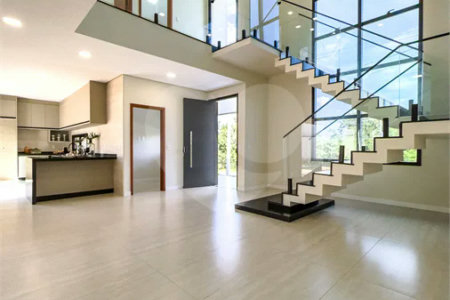 Indaiatuba - Condomínio Milano - Sobrado - 350 m² de terreno - 240 m² de área construída - 4 vagas de garagem, sendo 2 cobertas - Salas de estar e jantar integradas - 3 suítes com closet e varanda no pavimento superior - Escritório no térreo - Espaço gourmet com churrasqueira - Banheiro externo