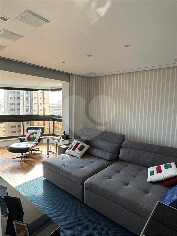 Apartamento 193m² locação no Paraíso, 3 suites, escritório, varanda, reformado, mobiliado, 4 vagas