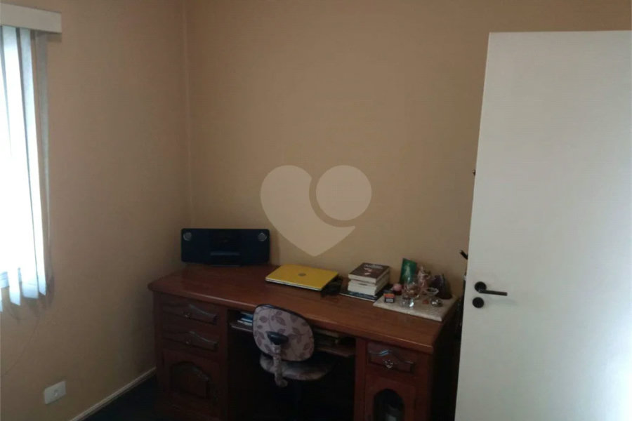 Lindo apartamento, muito bem conservado, com bom espaço interno.