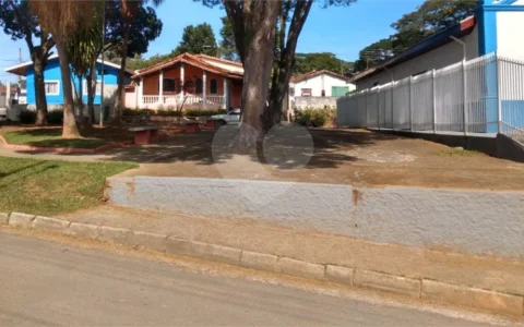 CASA À VENDA | 280 M² | 3 DORMITÓRIOS (1 SUÍTE) | 4 VAGAS NO BOM RETIRO – SÃO JOSÉ DOS CAMPOS!