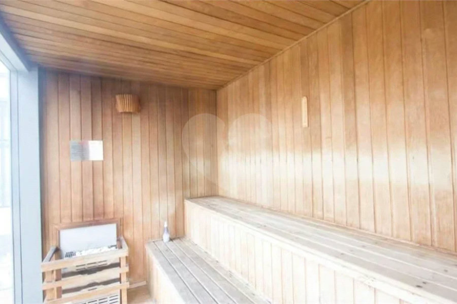 Apartamento possui uma suíte e homeoffice e varanda.