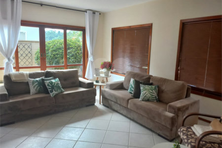 Casa à venda com 4 quartos, sendo 2 suítes,  em Villaggio Capríccio, Louveira, SP