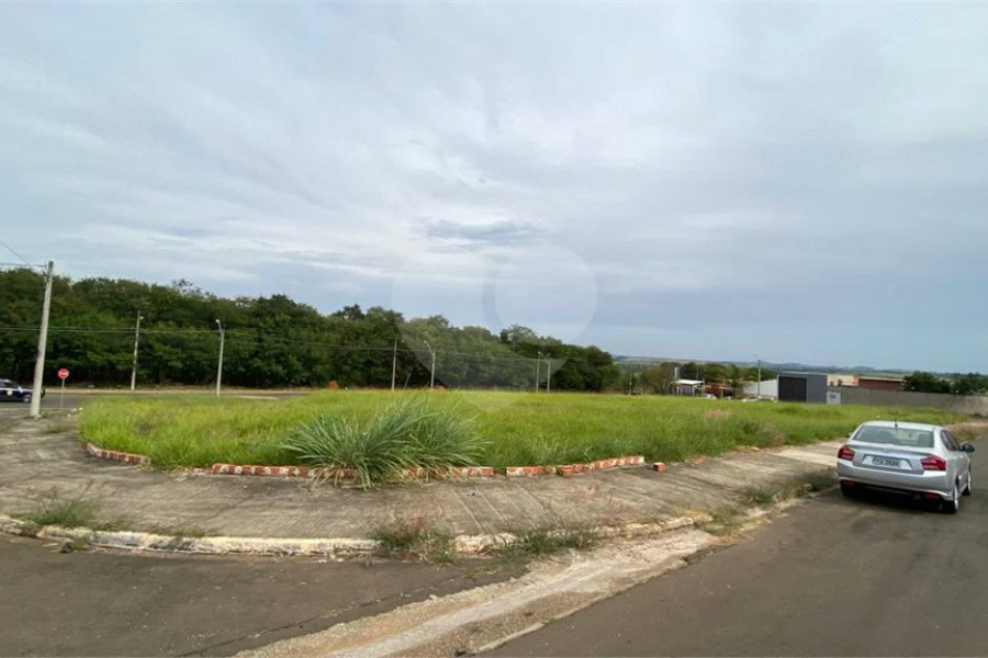 Quadra à venda na av. Rio das Pedras com 3.444 m² divido em 13 lotes bairro Altos do Taquaral