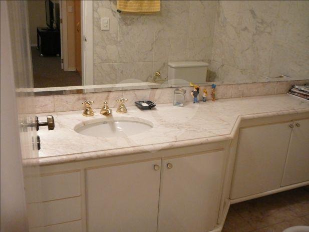 APARTAMENTO UM POR ANDAR!