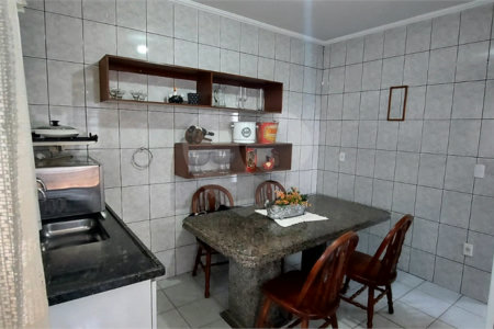 Casa à venda com 5 quartos, sendo 1 suíte, em Jardim Santa Paula, São Carlos, SP