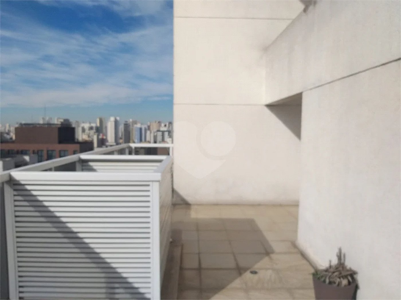 Conjunto comercial duplex à venda na Aclimação. Andar inteiro, puro charme!