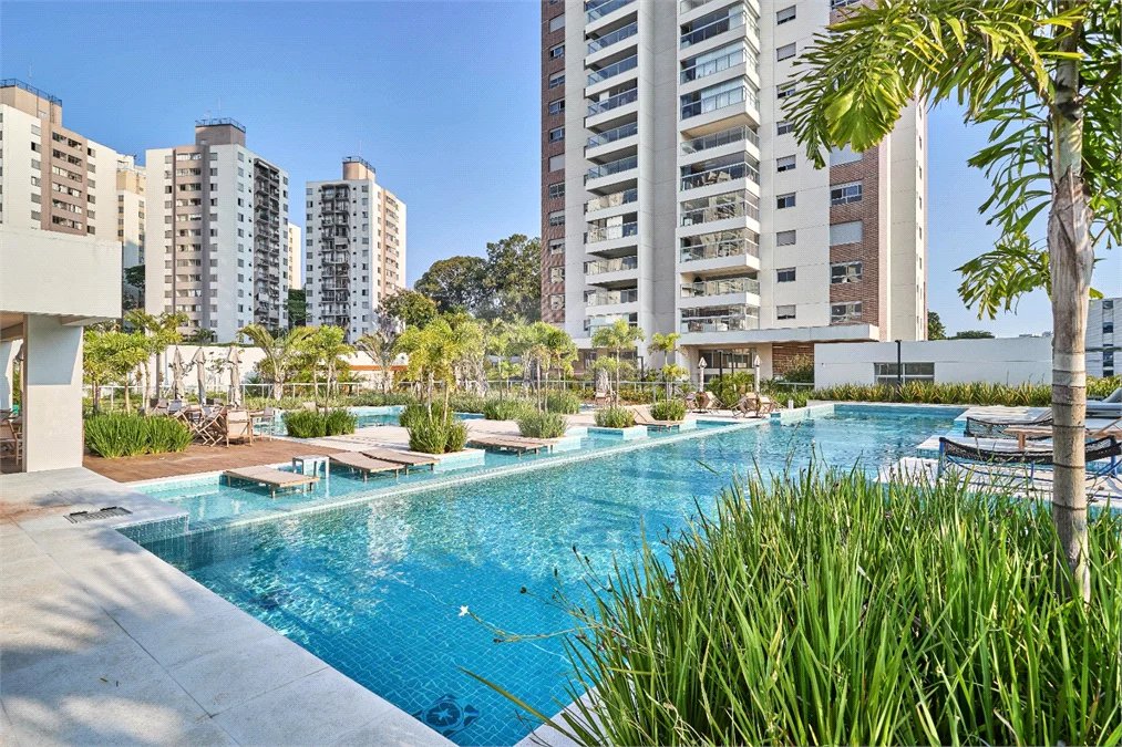 Apartamento com 155m² pronto para morar com 03 suítes e 02 vagas no Jardim Marajoara.