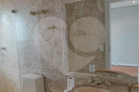 Apartamento à venda no Campo Belo de 245m² com 3 suítes e 3 vagas