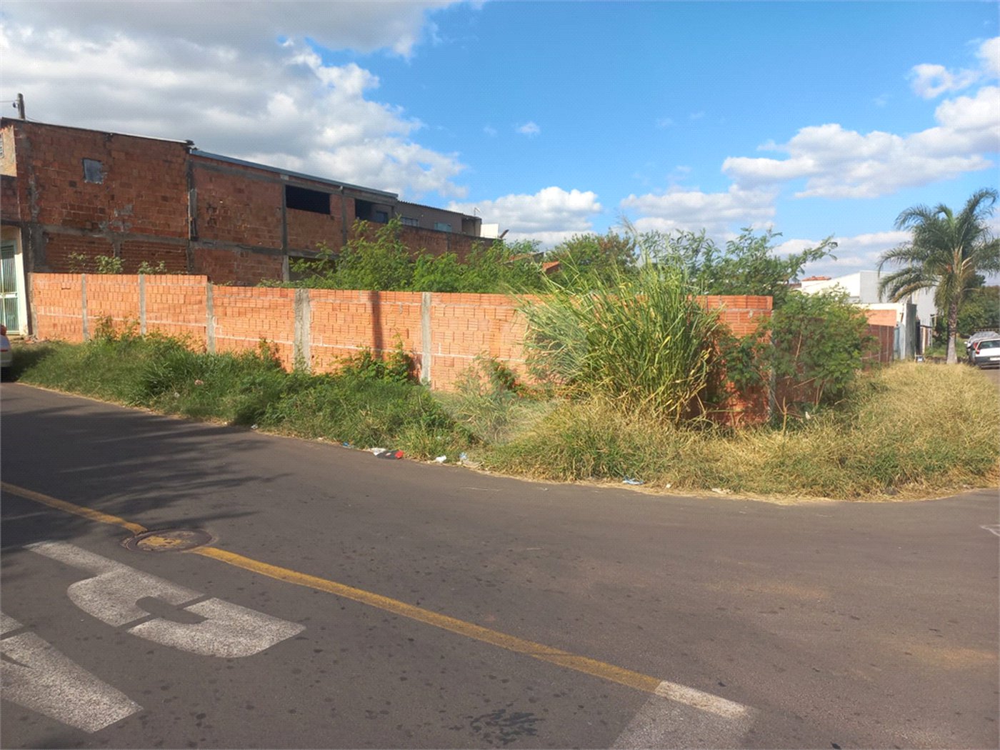 Terreno para venda contendo 300,00 m² de área total.