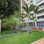 Indaiatuba- Sp - Edificio Athmosfera- R$ 1.800.000,00 - andar alto - 130,00 ms de area util - 3 suites, lavabo, sala 2 ambientes, 3 vagas de garagens - Area de lazer - Brinquedoteca - Piscina - Portão eletrônico - Portaria 24hs - sala de ginástica - Salão de festas - Salão de jogos - Cinema
