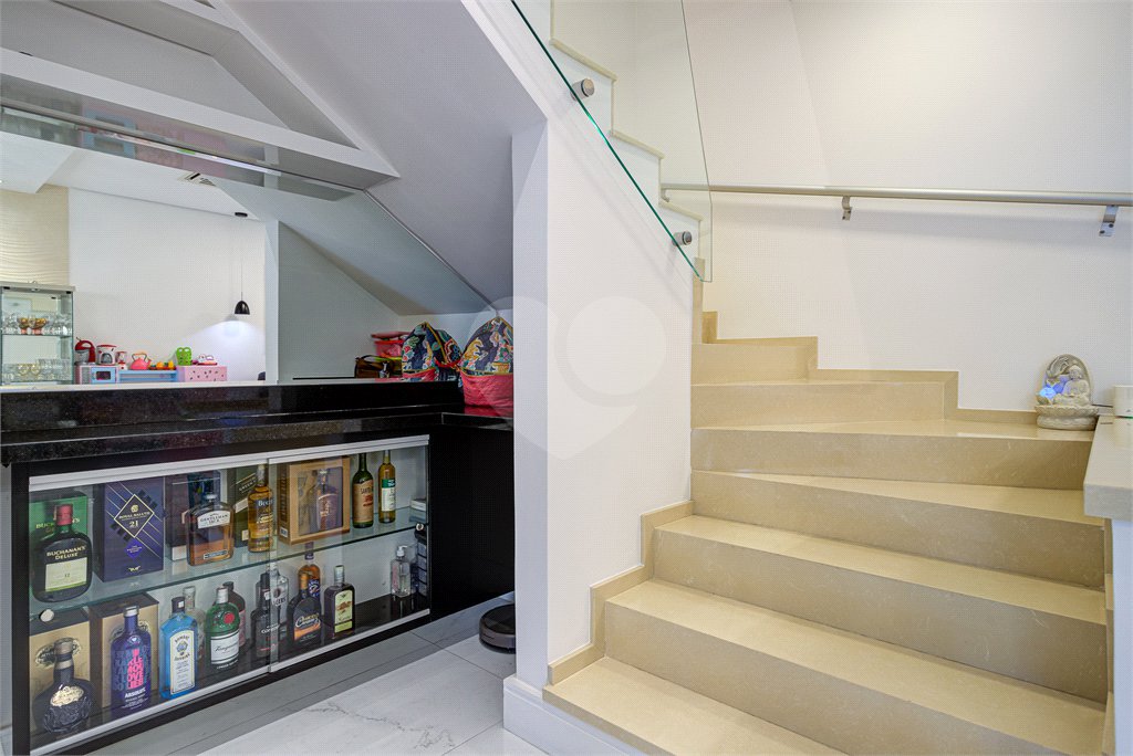 Casa à venda com 4 quartos, sendo 2 suítes, no condomínio Residencial Terras Altas, São Paulo - SP