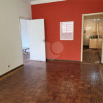 Casa Térrea com 3 dormitórios.