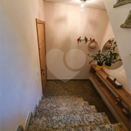 Sobrado com 180m² , 3 dormitórios , sendo 3 suítes , 3 vagas de garagem , churrasqueira e Jardim de inverno , à venda na Vila Scarpelli , Santo André.
