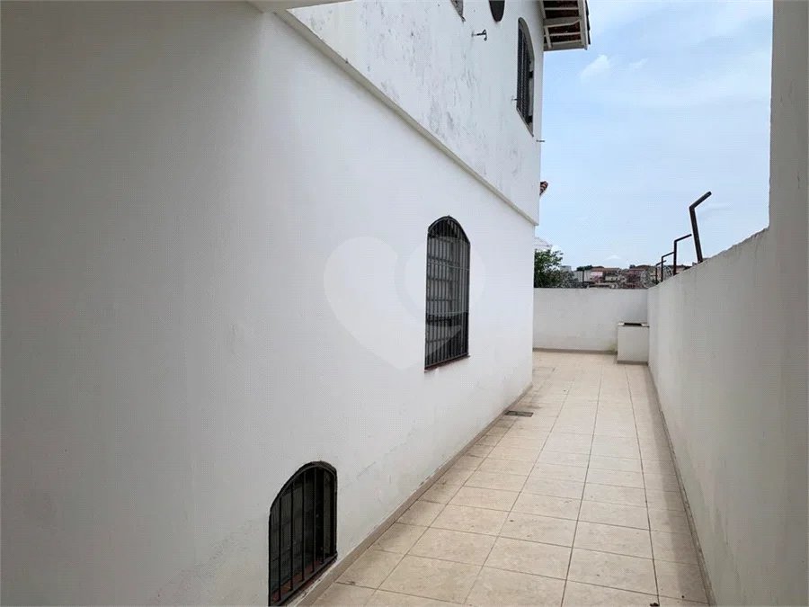 Casa espaçosa com 3 quartos, suíte, quintal e 2 vagas na Vila Santa Catarina