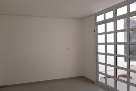 Sobrado novo com duas suites , duas vagas .