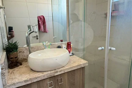 Apartamento com 48m², 2 dormitórios, 1 vaga de garagem, à venda em Itaquera.