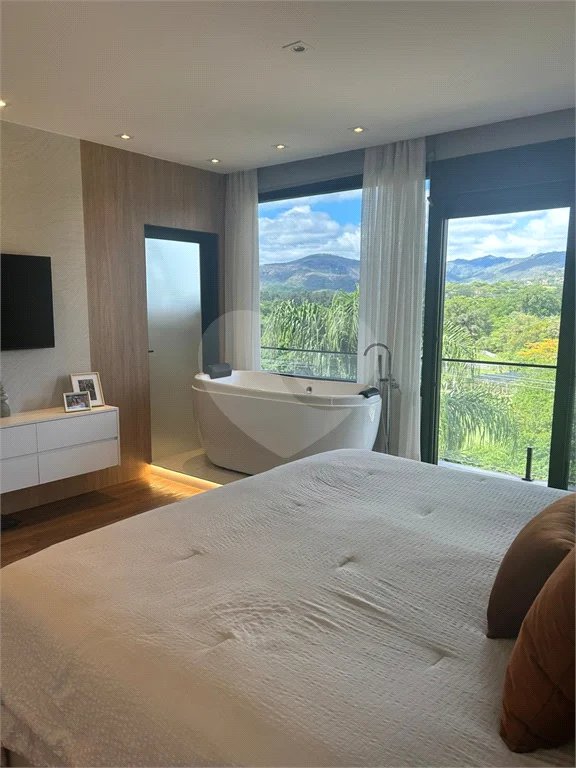 Belíssima Casa à venda com 453m², 4 suítes e 5 vagas de garagem em Atibaia!!!!