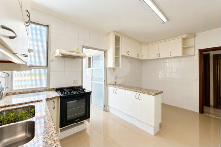 Apartamento à venda ou para alugar com 3 quartos, sendo 1 suíte, em Santo Amaro, São Paulo, SP