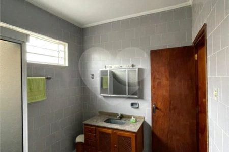 Casa térrea para venda no bairro Vila Xavier em Araraquara/SP.