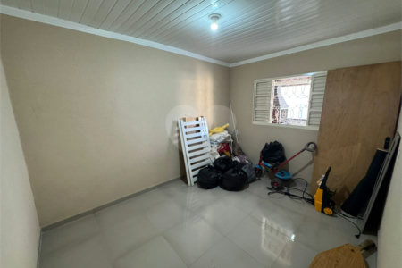 Sobrado á venda com Edícula, no Jardim Embaré, em São Carlos-SP.