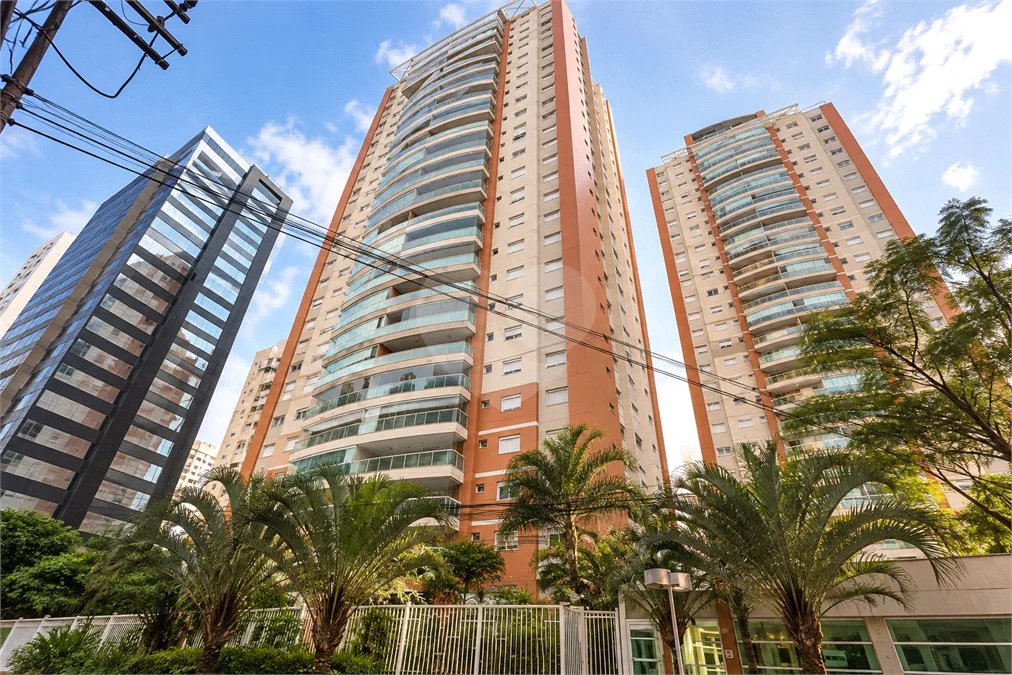 Vila Olímpia - | 128 m² | 3 Suítes | 4 Vagas - Condomínio Clube