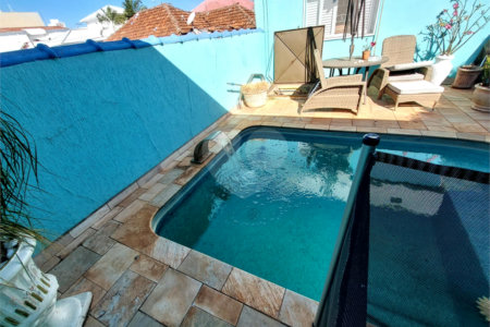 Casa residencial com ponto comercial a venda no Centro