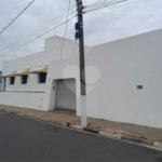 Linda casa para venda / Locação em bairro nobre