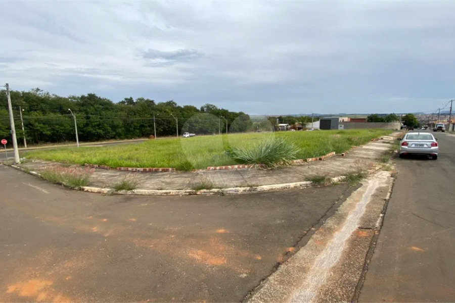 Quadra à venda na av. Rio das Pedras com 3.444 m² divido em 13 lotes bairro Altos do Taquaral