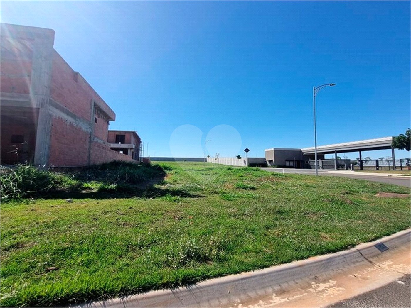 Indaiatuba - Loteamento no Jardim Park Meraki - Excelente oportunidade! Lote espaçoso de 342,12m² disponível por apenas R$ 577.945,00 - Localizado em uma região privilegiada, com IPTU - R$ 300,23 e condomínio - R$ 862,83 - Além disso, sua localização é extremamente conveniente, a apenas 2 minutos