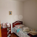 Vende-se Sobrado em Condomínio Fechado – 3 Dormitórios | 180 m²