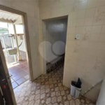 Casa térrea à venda com amplo quintal e grande potencial na Vila Nery