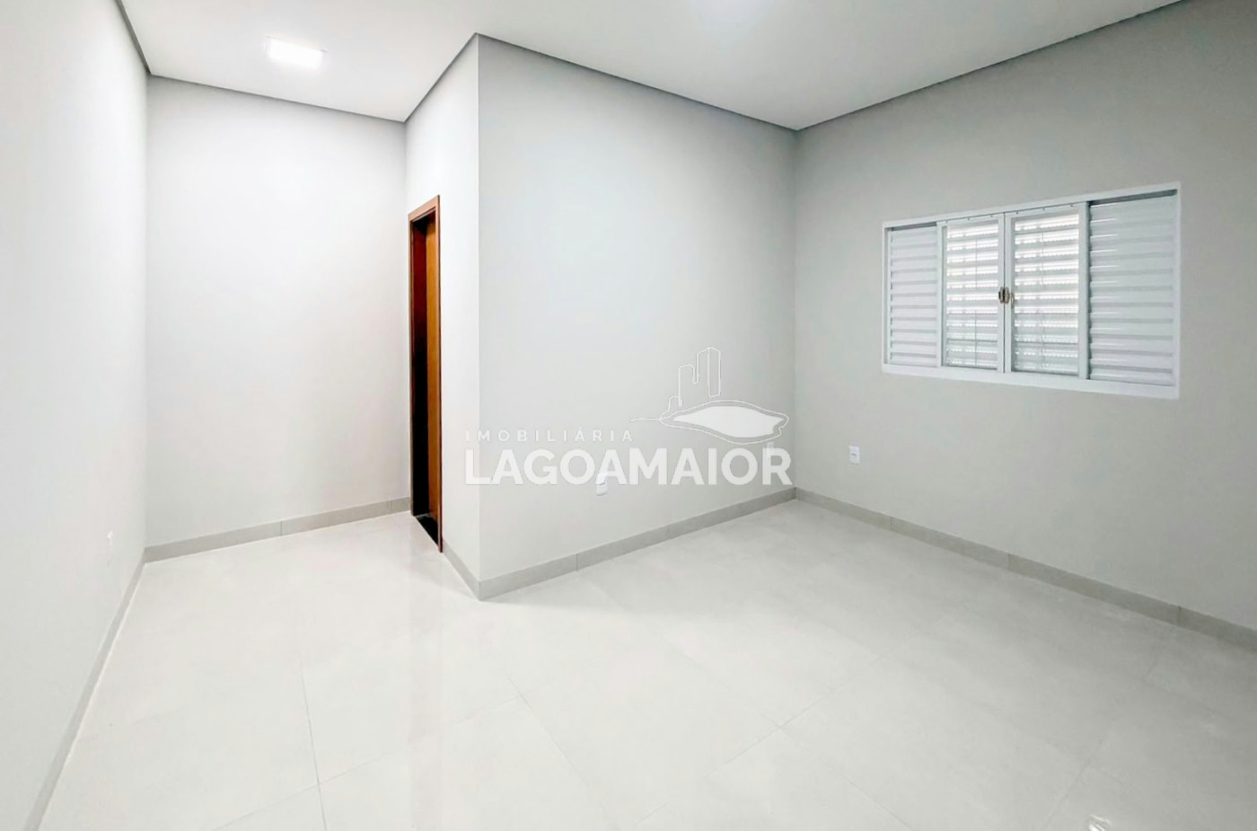 Casa para alugar com 2 quartos, sendo 1 suíte, em Nova Tres Lagoas, Três Lagoas - MS