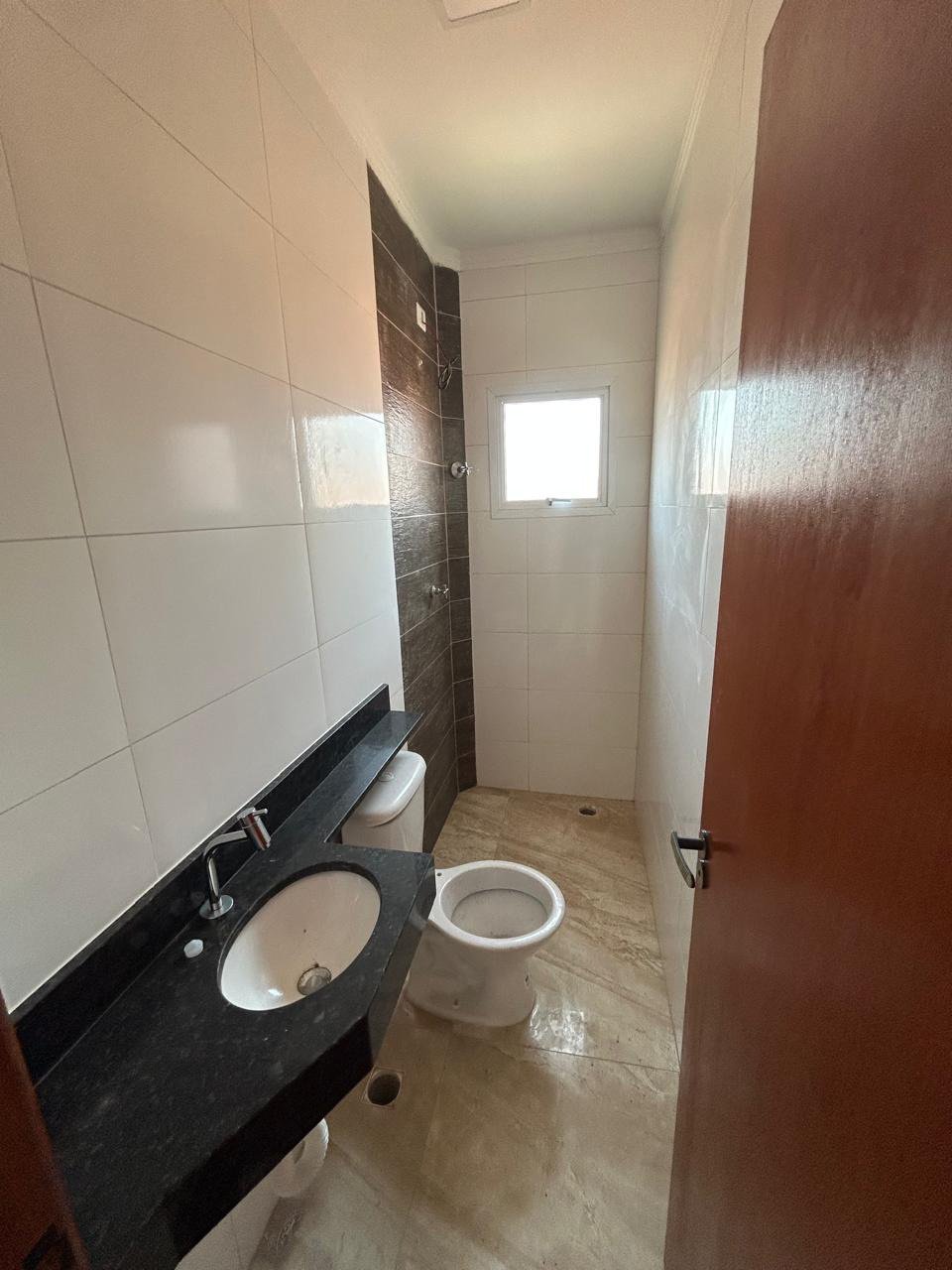 Duplex à venda com 2 quartos, sendo 1 suíte, apenas 400m Mar