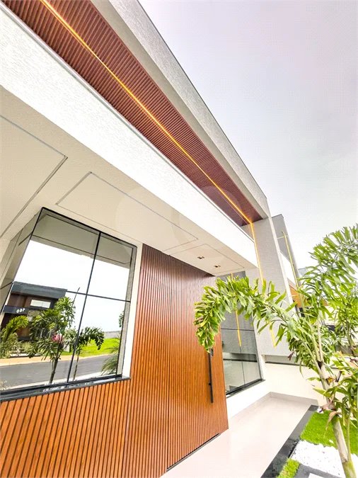 Casa Térrea – Condomínio Maria Cândida - 300 m² de terreno - 212 m² de área construída - 4 vagas de garagem, sendo 2 cobertas - Sala de jantar e estar integradas, com pé-direito duplo e cortina - 3 suítes com ar-condicionado, sendo 1 master com closet – planejado – Roupeiro – Escritório - Cozinha