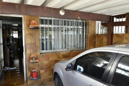 Sobrado na Saúde (2 casas c/2 quartos cada uma/entradas separadas)
