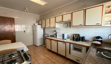 Casa à venda com 3 quartos, sendo 1 suíte,  no Centro, Poços de Caldas, MG