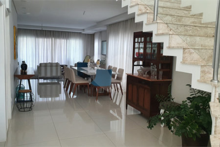 CASA A VENDA NO URBANOVA COM 390M², 5 DORMITORIOS, 6 BANHEIROS, PISCINA, 3 VAGAS, Sjc