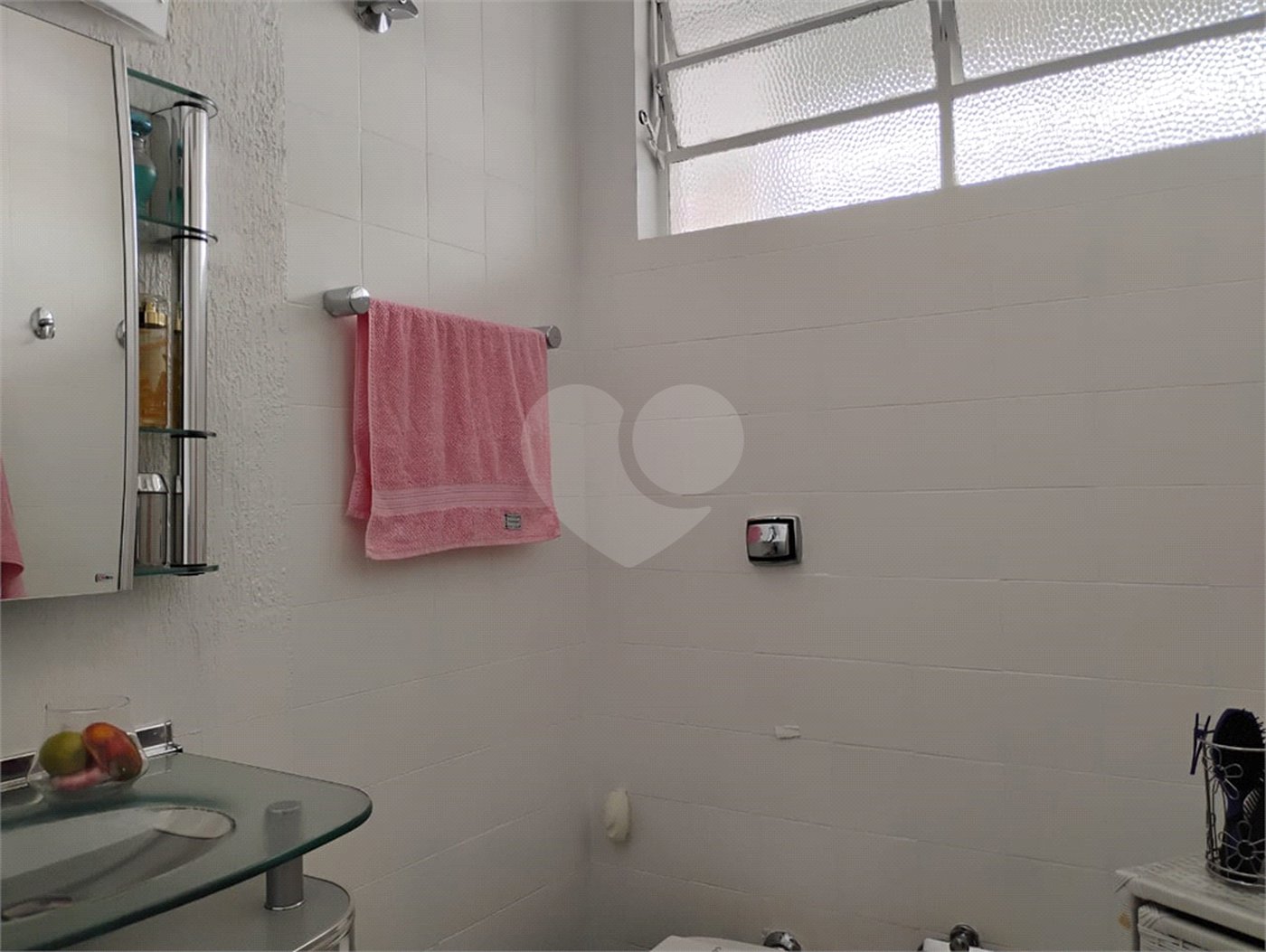 Vende-se apartamento no Jardim Aeroporto com 03 dormitórios