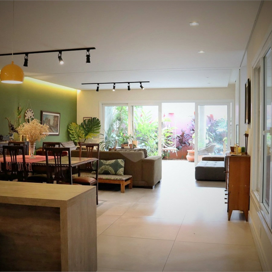 Casa Nova na Saúde c/380m2 de construção - 6 Quartos/4 suítes/4 Vagas na garagem
