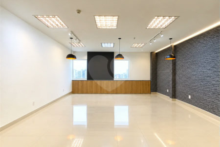 Sala Comercial com Renda no Domo Business – 56 m² Distribuídos em 2 Ambientes!