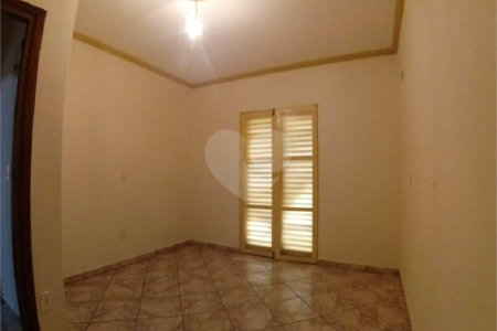 Sobrado à venda com 4 quartos, em Residencial Itamarati