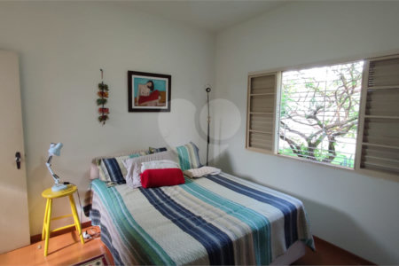 Casa à Venda de 3 dormitórios em São Carlos, no bairro Parque Santa Marta