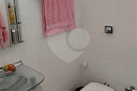 Vende-se apartamento no Jardim Aeroporto com 03 dormitórios